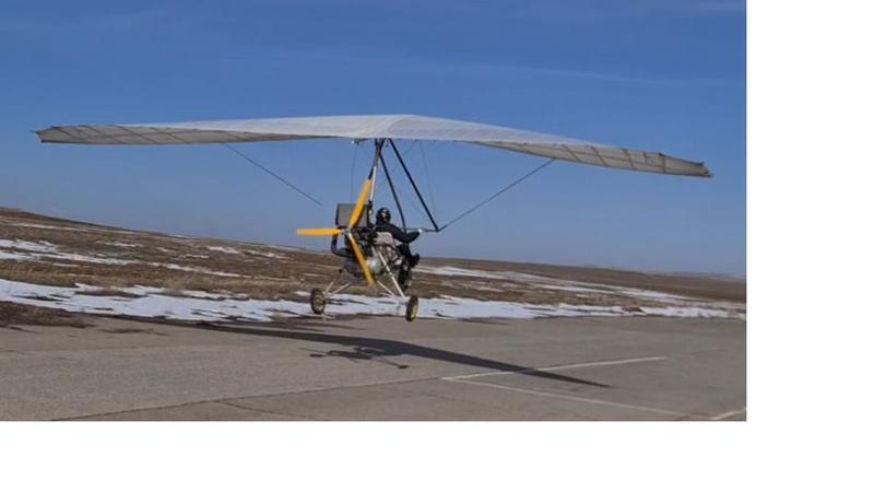KINGPOSTLESS AND STRUTLESS POWERED HANGGLIDER WING