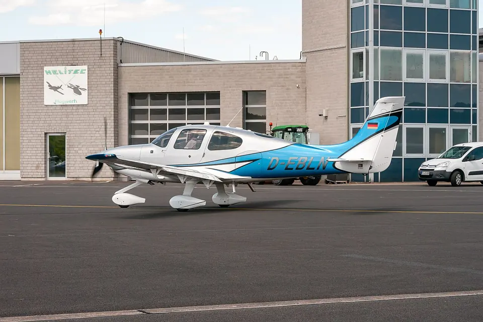 Cirrus SR22
