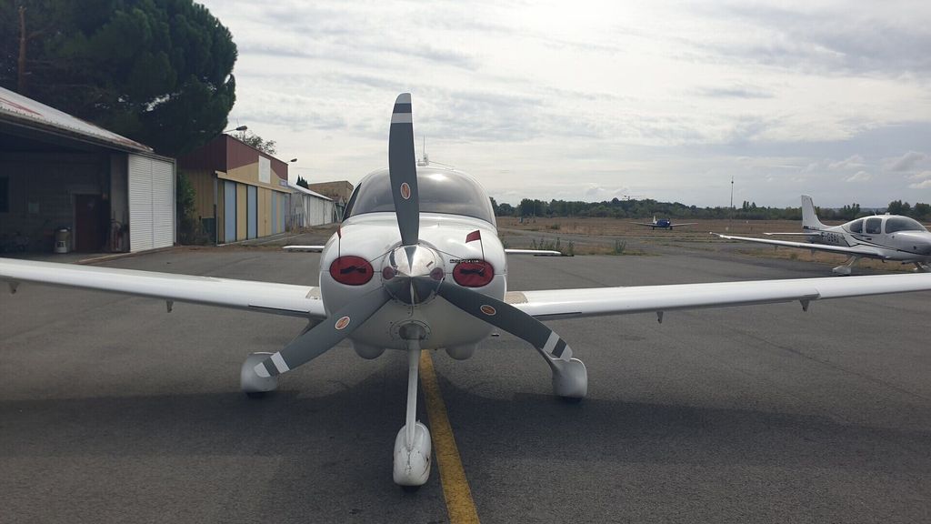 Cirrus SR20, fotografía 2 de 9