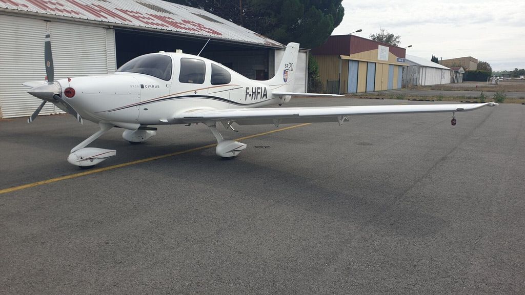 Cirrus SR20, fotografía 3 de 9