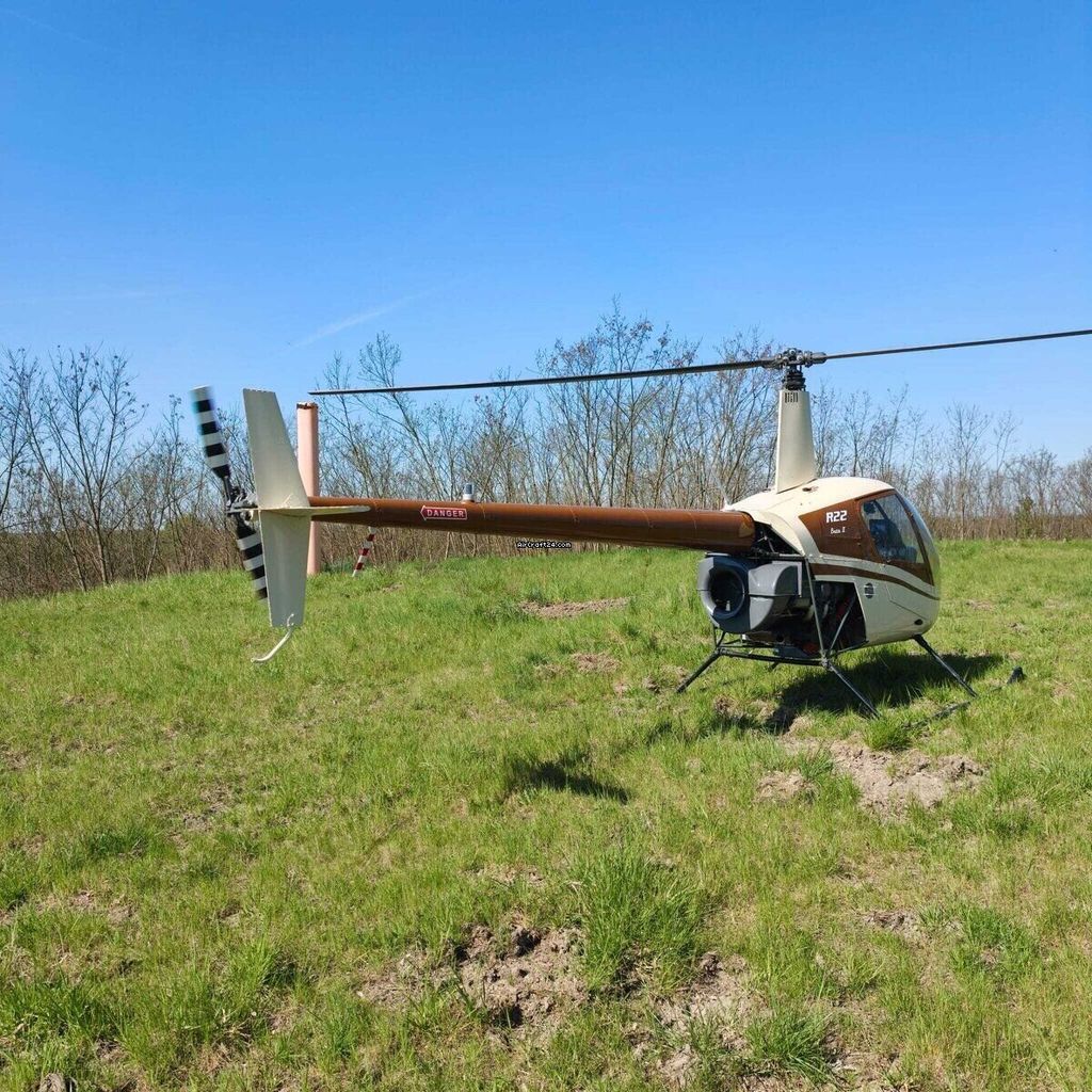 Robinson R22, fotografía 4 de 11