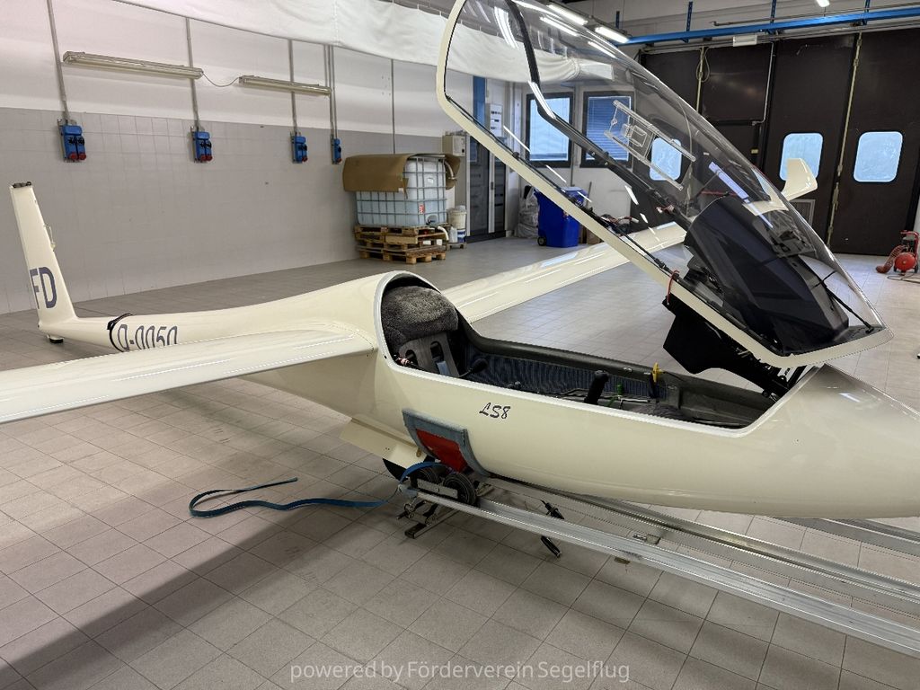 Rolladen-Schneider LS8 15m, fotografía 5 de 11