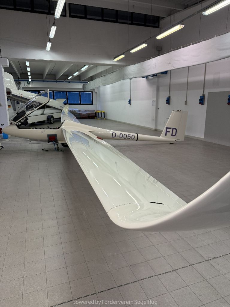 Rolladen-Schneider LS8 15m, fotografía 7 de 11