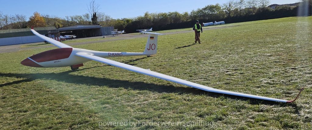 UAB Sportine aviacija LAK-17 15/18 m, fotografía 2 de 9