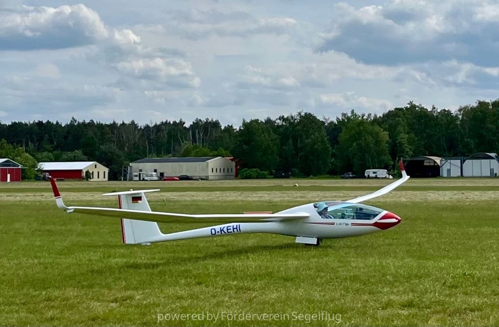 UAB Sportine aviacija LAK-17 FES, fotografía 2 de 10