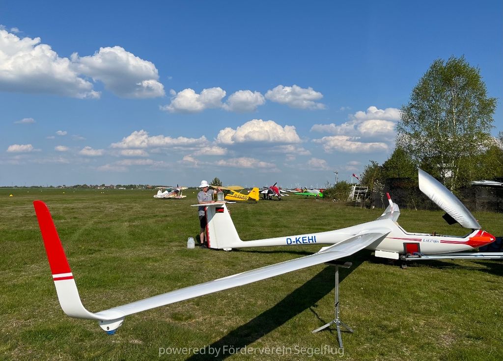 UAB Sportine aviacija LAK-17 FES, fotografía 3 de 10