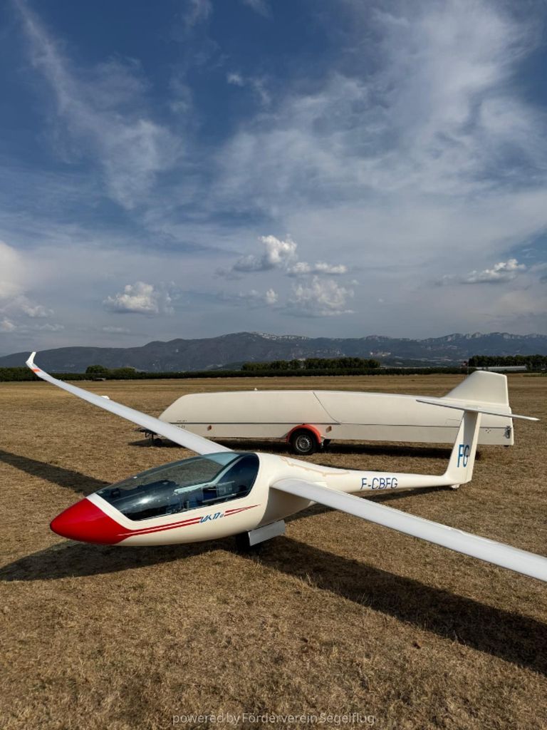 UAB Sportine aviacija LAK-17 18m, fotografía 2 de 8