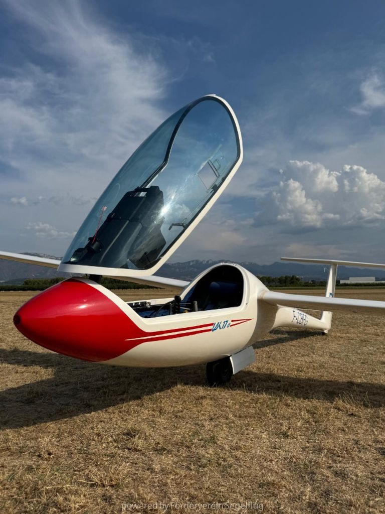 UAB Sportine aviacija LAK-17 18m, fotografía 3 de 8