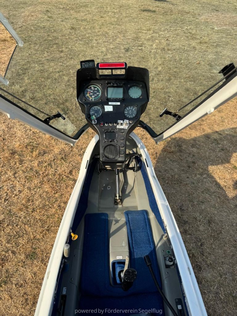 UAB Sportine aviacija LAK-17 18m, fotografía 5 de 8