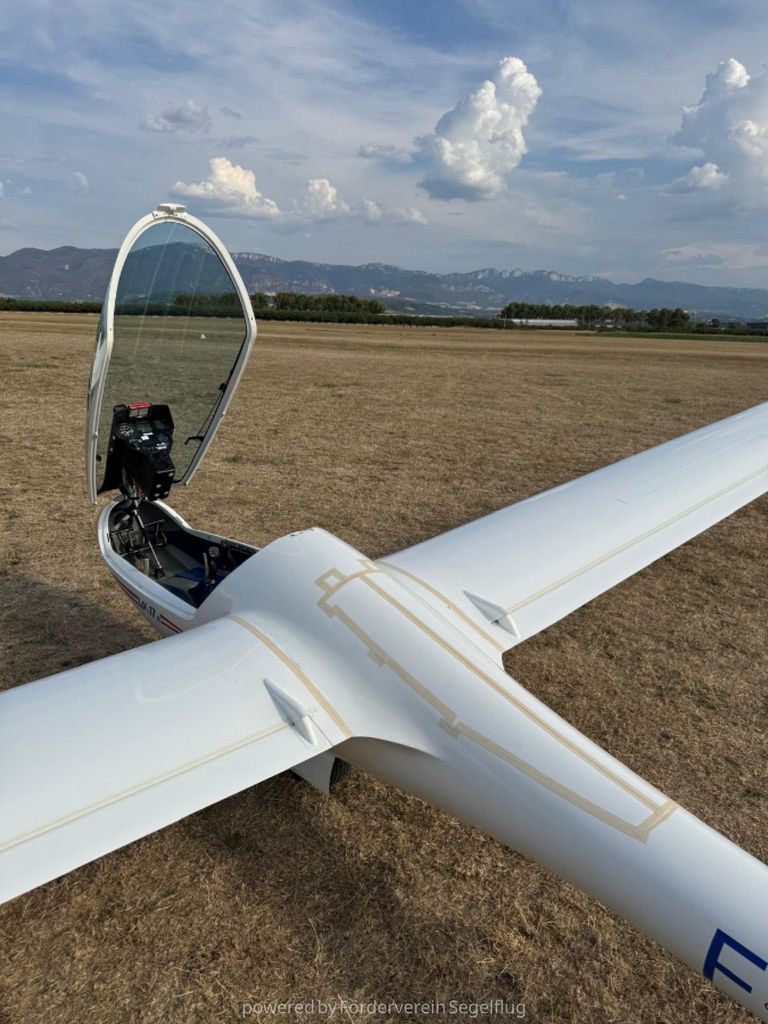 UAB Sportine aviacija LAK-17 18m, fotografía 7 de 8