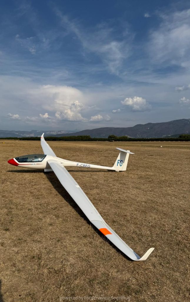 UAB Sportine aviacija LAK-17 18m, fotografía 8 de 8