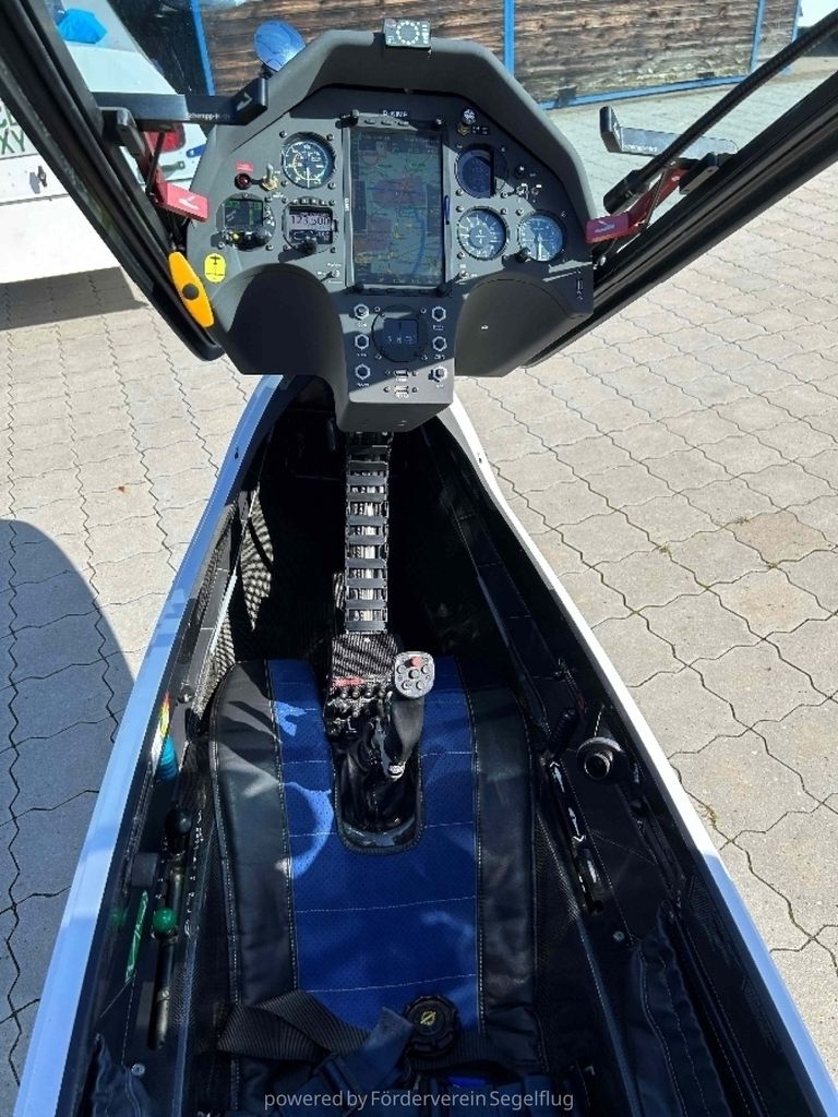 Schempp-Hirth Ventus-3 18m, fotografía 7 de 10