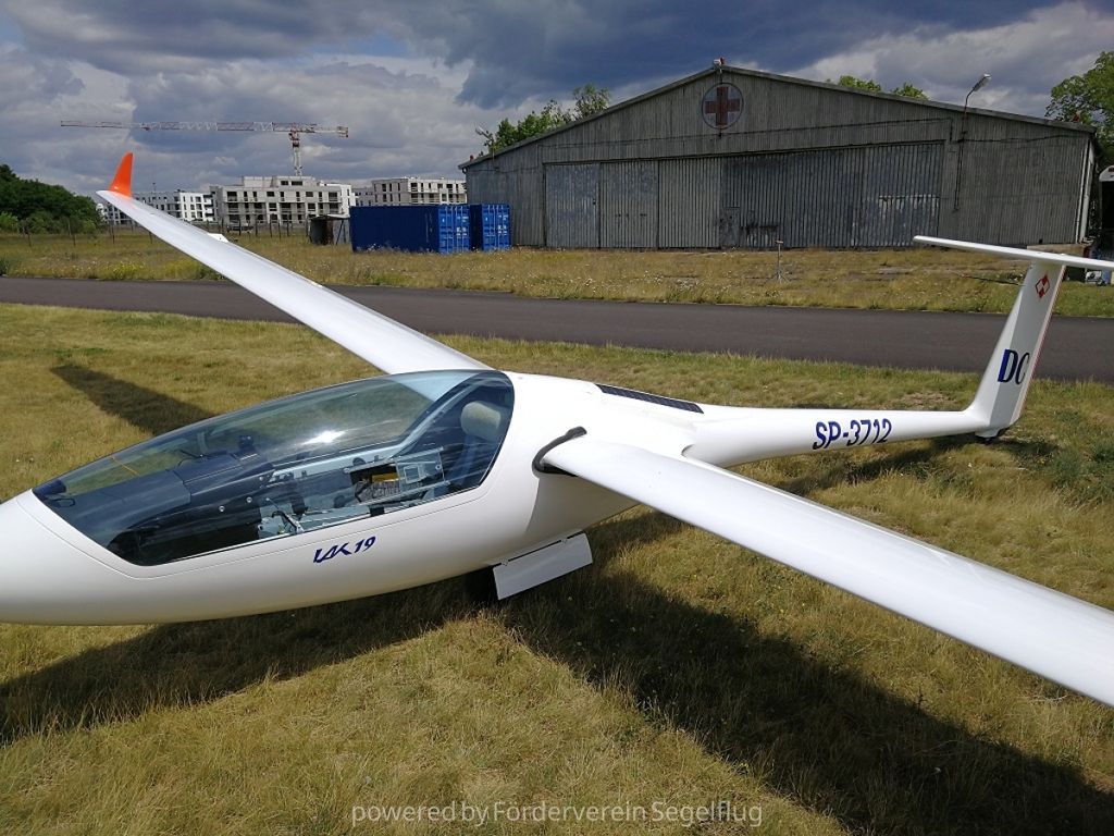UAB Sportine aviacija LAK-19 Standard, fotografía 9 de 10