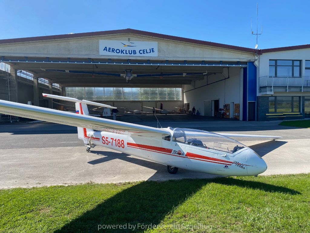 LET L-23 Super Blaník Super, fotografía 2 de 6