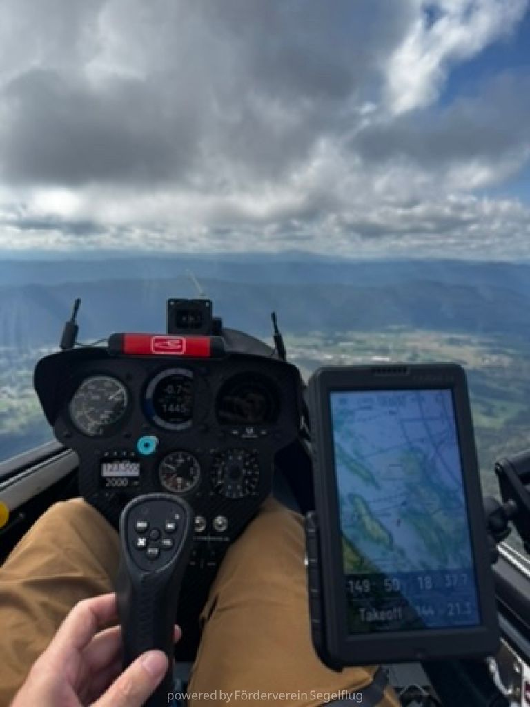 UAB Sportine aviacija LAK-17 18m, fotografía 2 de 9