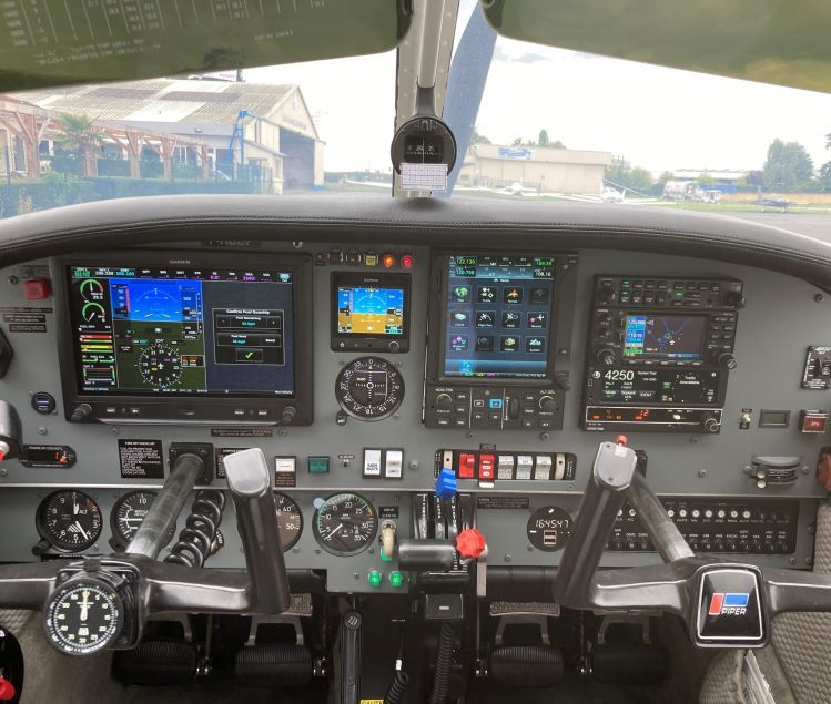 Piper PA-28 Arrow IV Turbo, fotografía 2 de 2