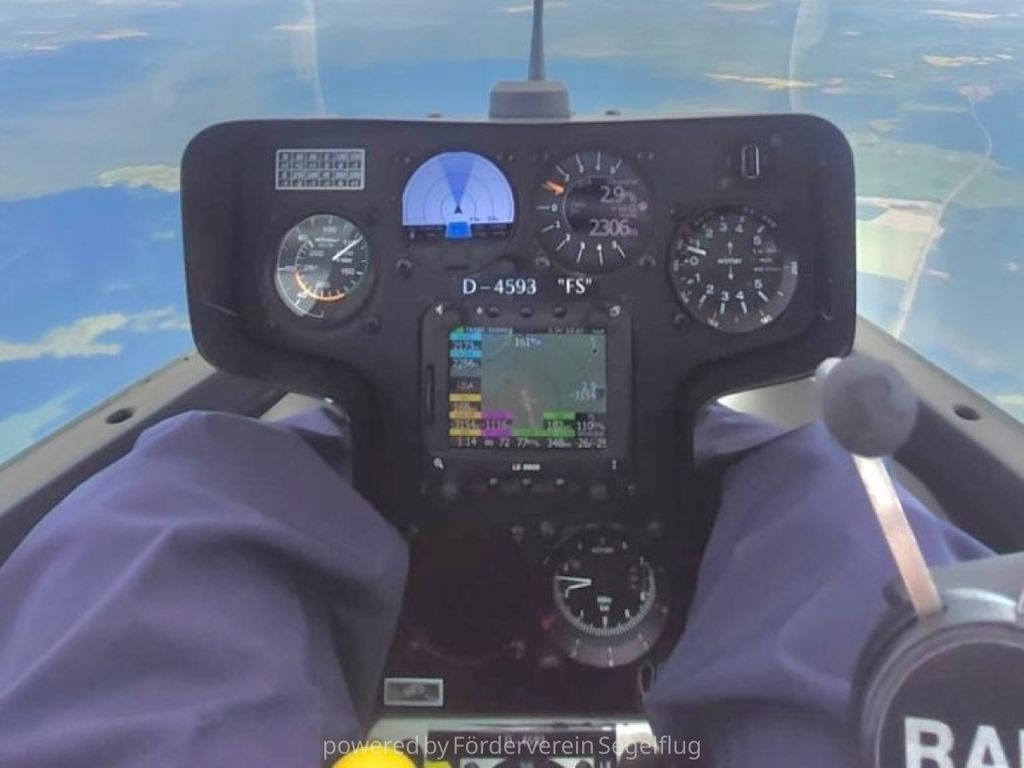 DG DG-300 Club, fotografía 2 de 3