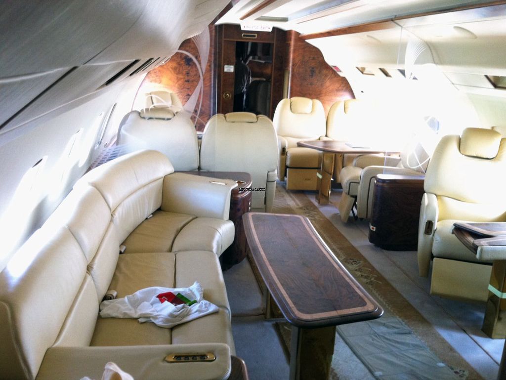 Yakovlev YAK 42D VIP, fotografía 2 de 14