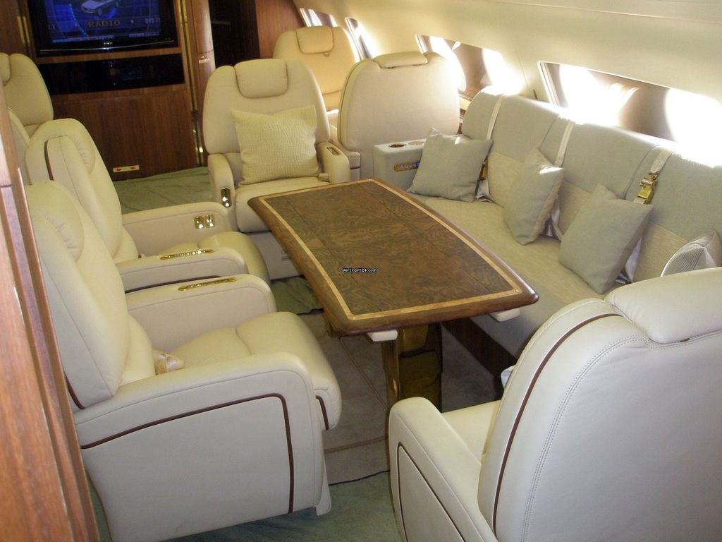 Yakovlev YAK 42D VIP, fotografía 3 de 17