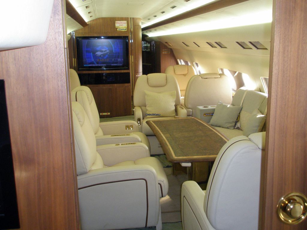Yakovlev YAK 42D VIP, fotografía 4 de 17