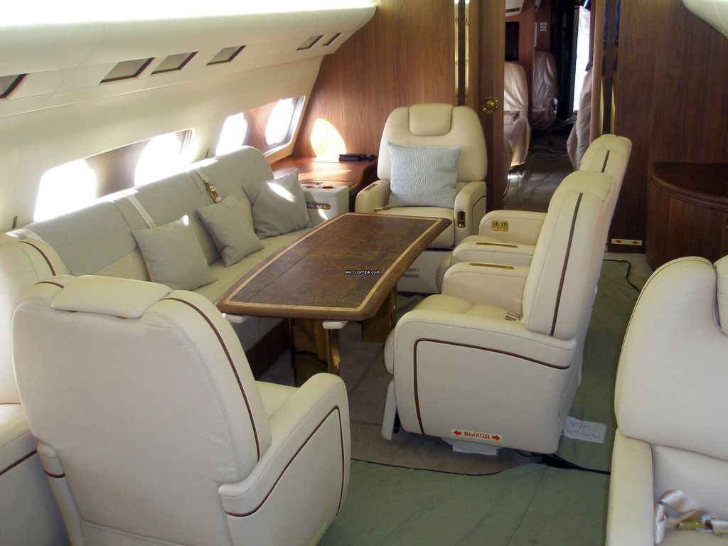 Yakovlev YAK 42D VIP, fotografía 5 de 17
