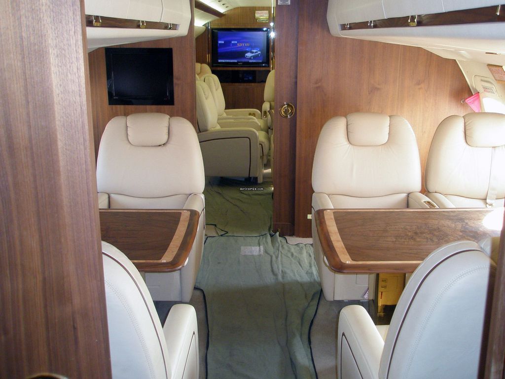 Yakovlev YAK 42D VIP, fotografía 7 de 17