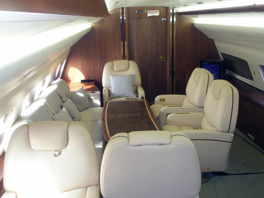 Yakovlev YAK 42D VIP, fotografía 8 de 17