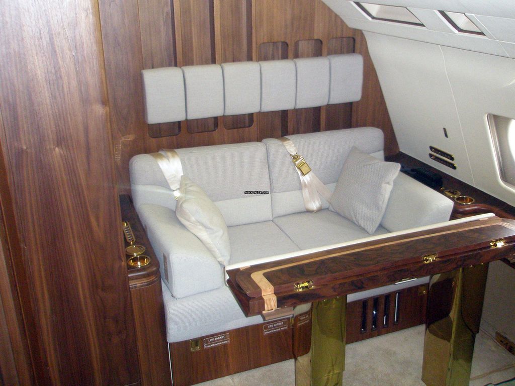 Yakovlev YAK 42D VIP, fotografía 11 de 17