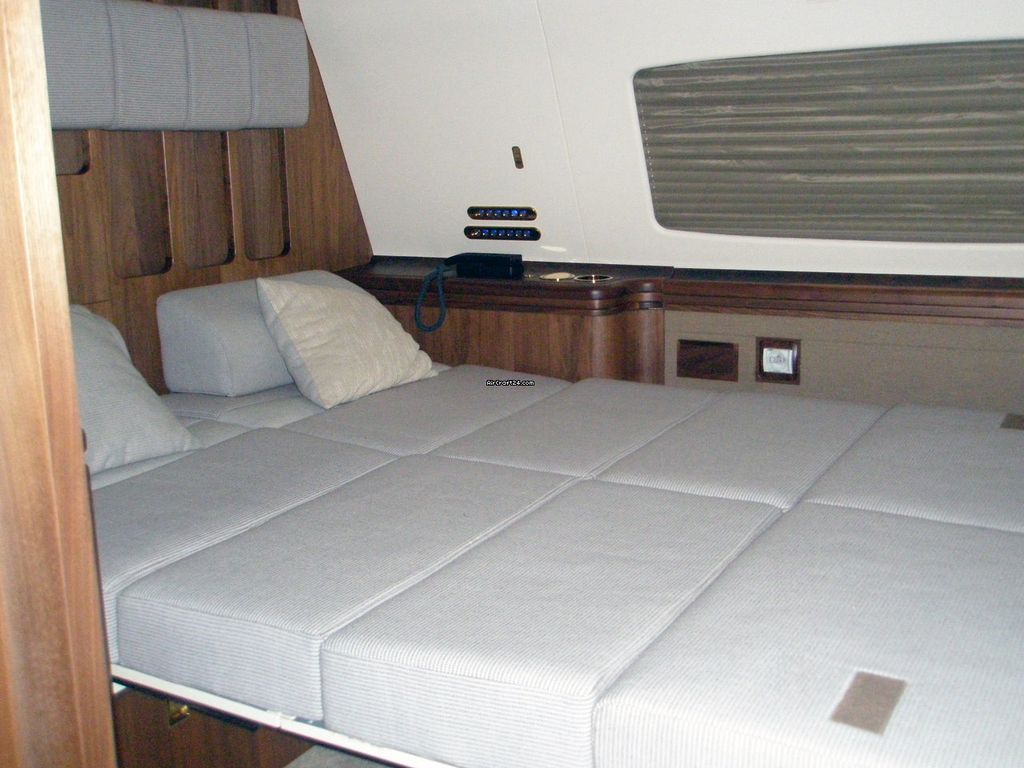 Yakovlev YAK 42D VIP, fotografía 12 de 17