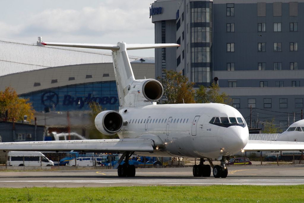 Yakovlev YAK 42D VIP, fotografía 14 de 17