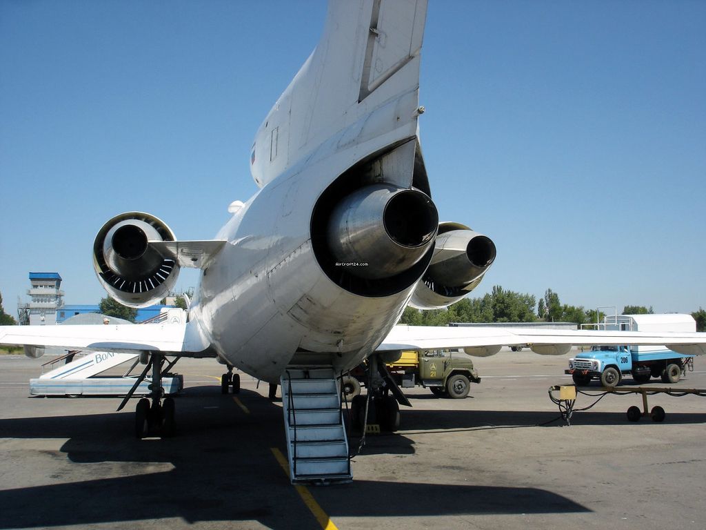 Yakovlev YAK 42D VIP, fotografía 17 de 17