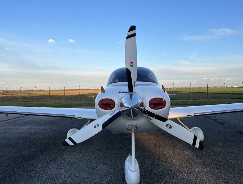 Cirrus SR22 G2 GTS, fotografía 2 de 6