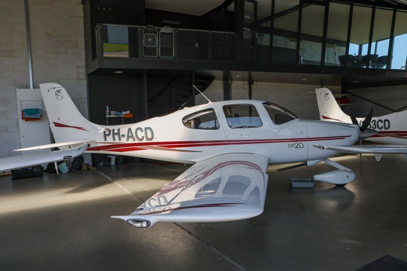 Cirrus SR20 G1, fotografía 2 de 2