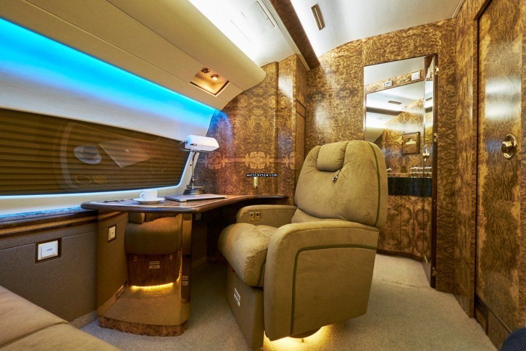 Yakovlev YAK 42D VIP, fotografía 5 de 20