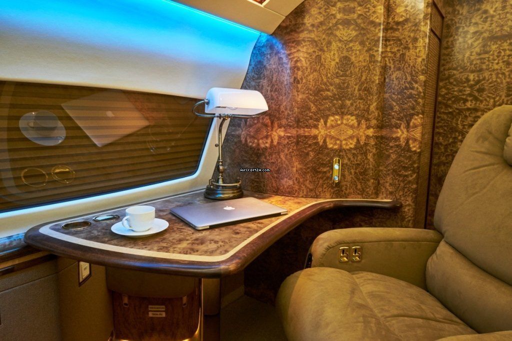 Yakovlev YAK 42D VIP, fotografía 8 de 20