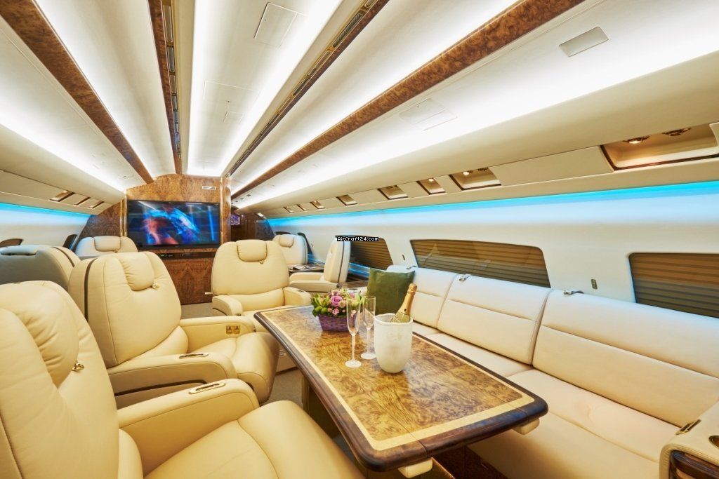 Yakovlev YAK 42D VIP, fotografía 10 de 20