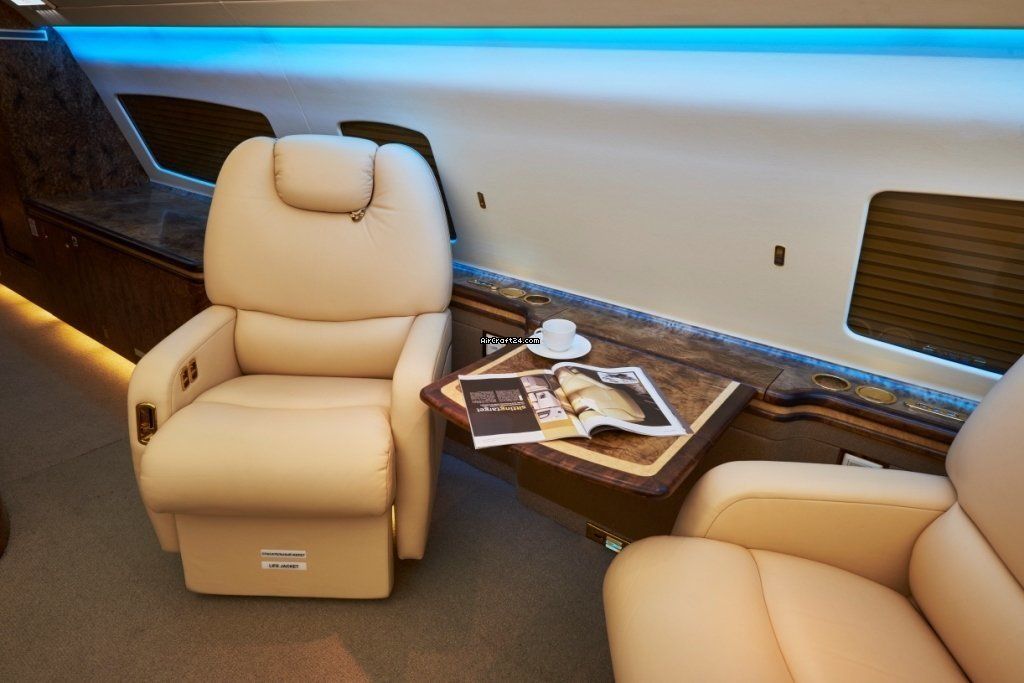 Yakovlev YAK 42D VIP, fotografía 12 de 20