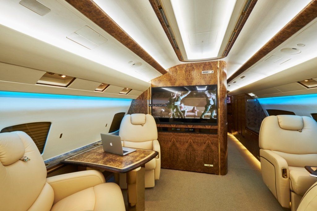 Yakovlev YAK 42D VIP, fotografía 13 de 20