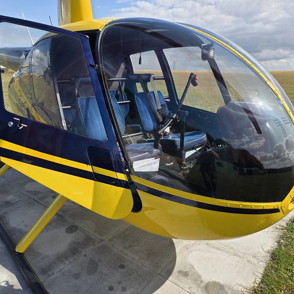 Robinson R44, fotografía 9 de 19