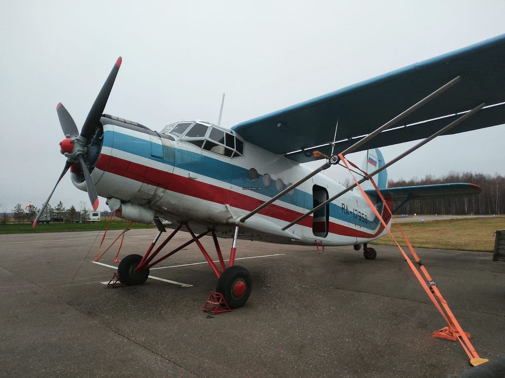Antonov TR-301, fotografía 2 de 8
