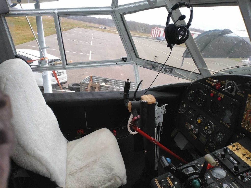 Antonov TR-301, fotografía 5 de 8