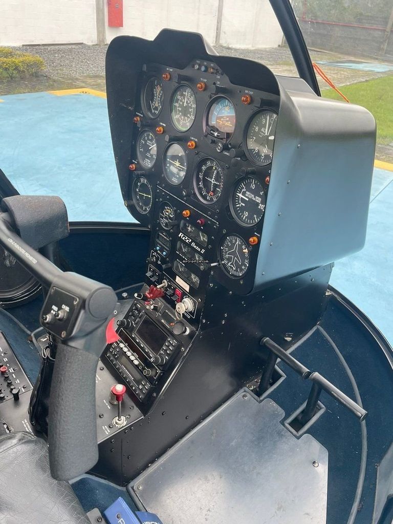 Robinson R22, fotografía 6 de 8