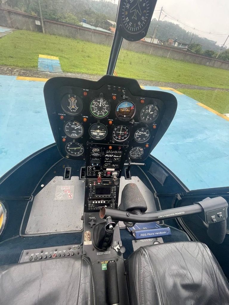 Robinson R22, fotografía 7 de 8