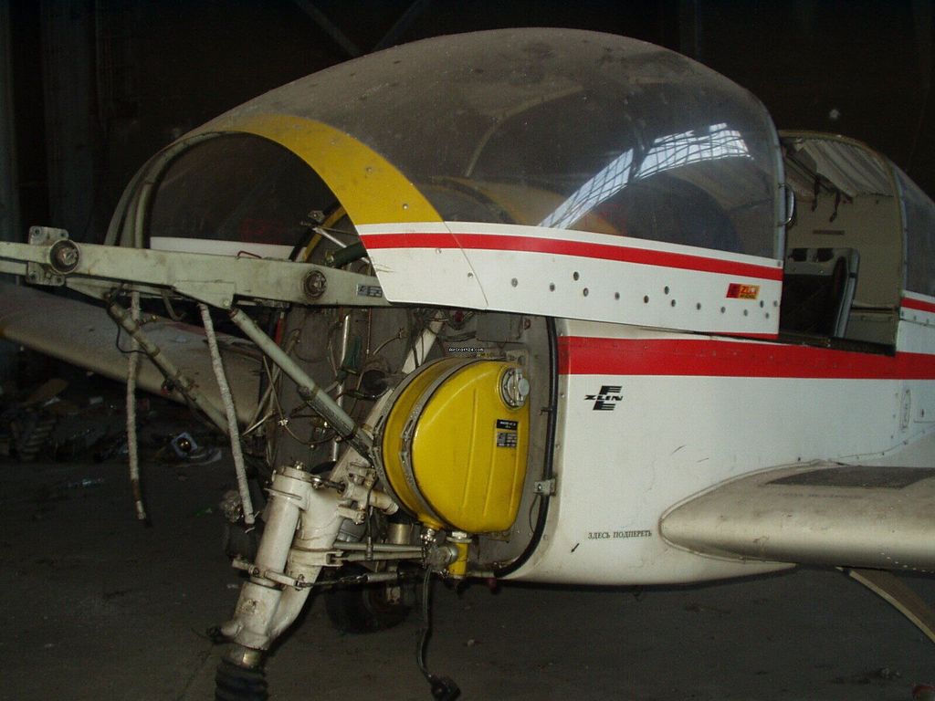 Zlin Z 142, fotografía 6 de 9
