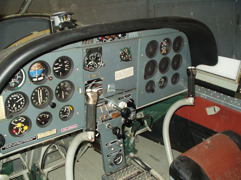 Zlin Z 142, fotografía 7 de 9
