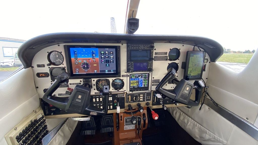Cessna P210N, fotografía 2 de 10
