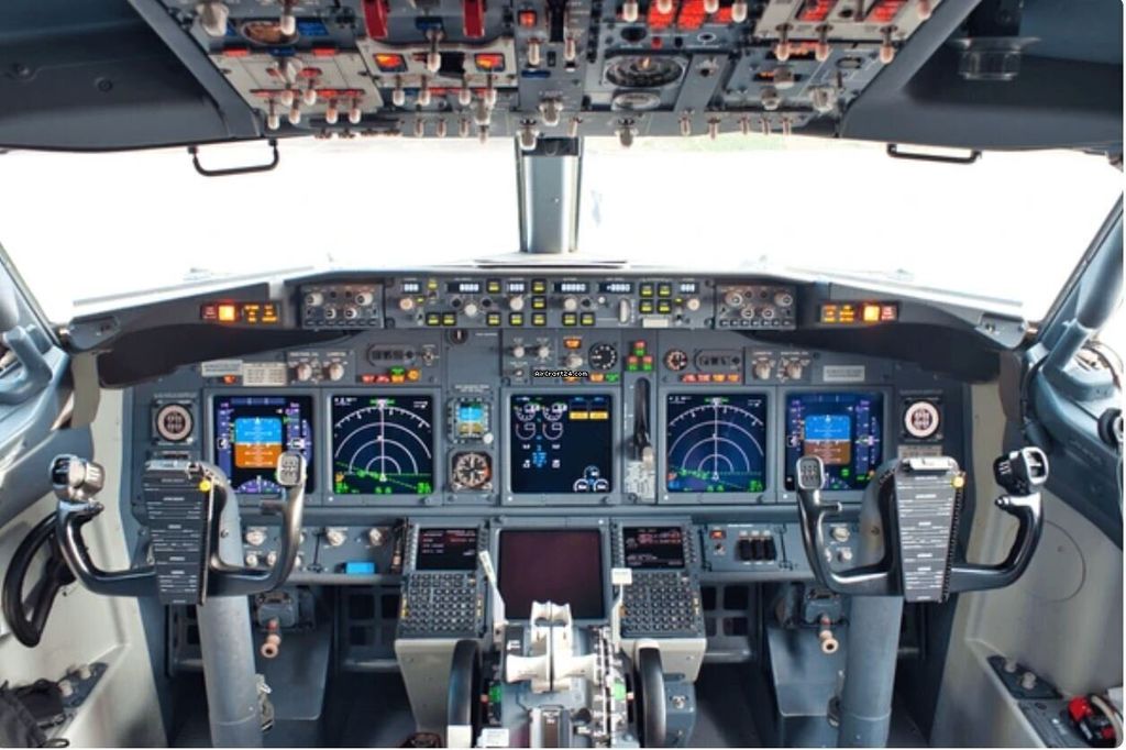 Boeing 737 737-400SF, fotografía 4 de 4