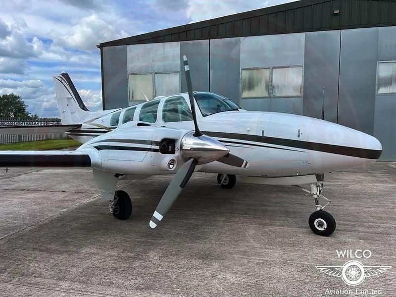 Raytheon BE58 Baron, fotografía 1 de 68