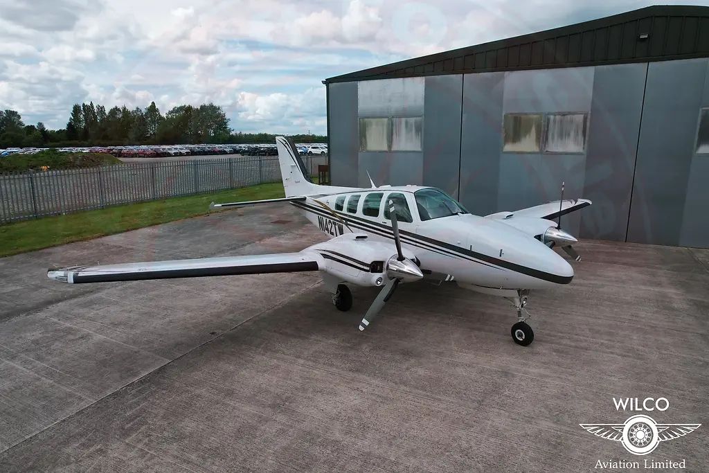 Raytheon BE58 Baron, fotografía 27 de 68