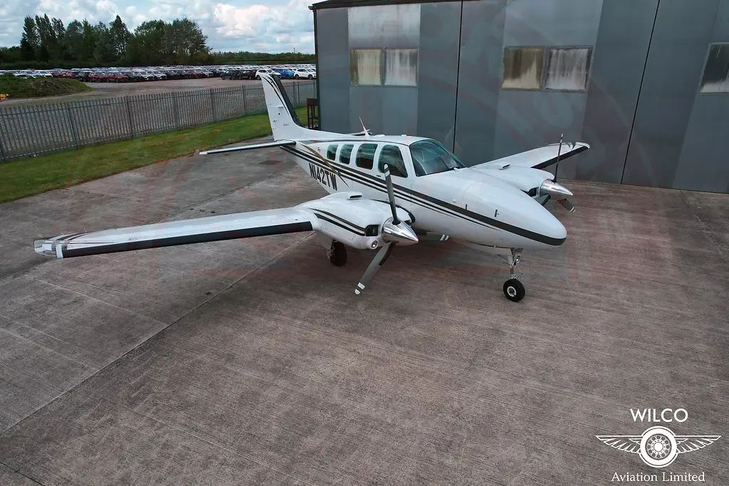 Raytheon BE58 Baron, fotografía 28 de 68